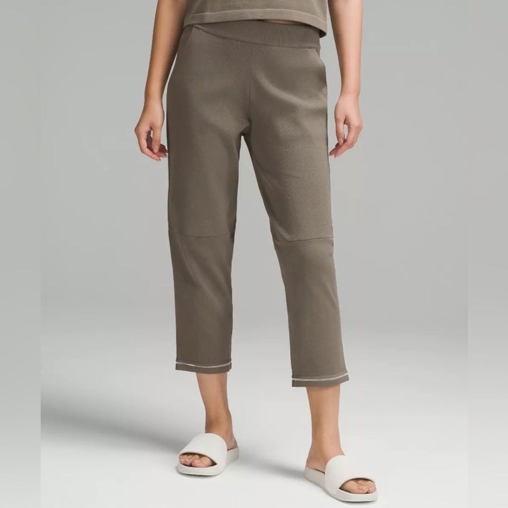 Lululemon Relaxed-Fit High-Rise Knit Cropped Pant 24”. Size M 
NWT!